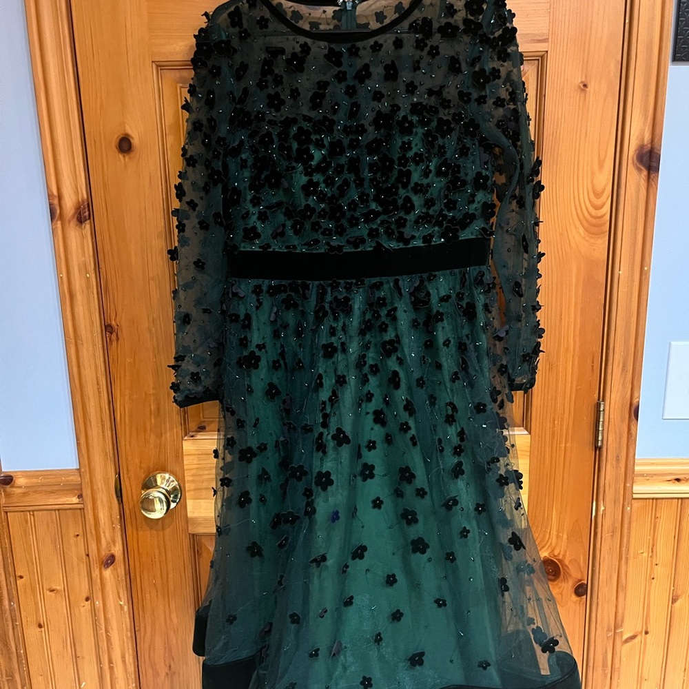 Elegant Green Women’s Dress with Black Floral Accents